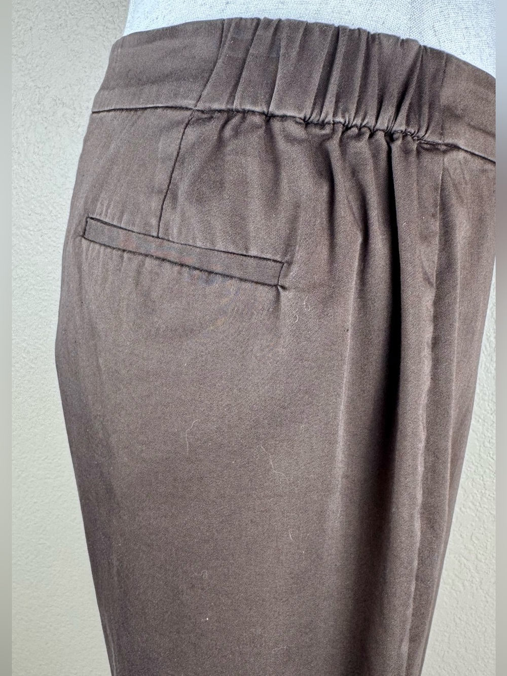 Chico’s chocolate brown women’s knee length shorts. Size 2 = Size 12 (Large) - Picture 7 of 9